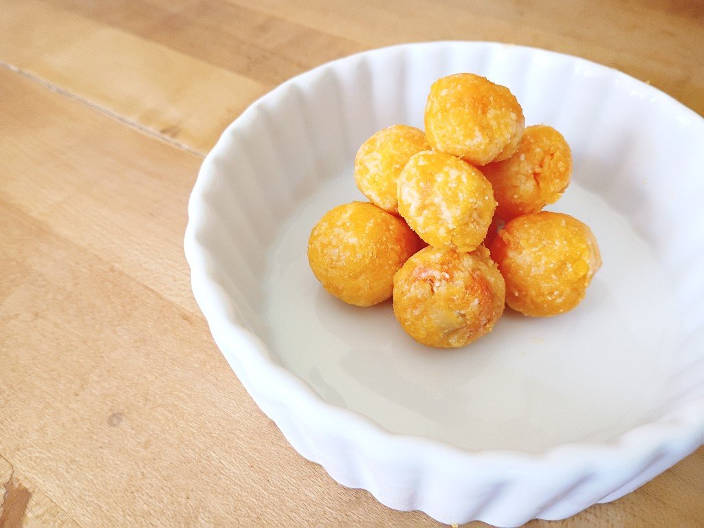 Pill dough pumpkin dog treat for hiding pet medication