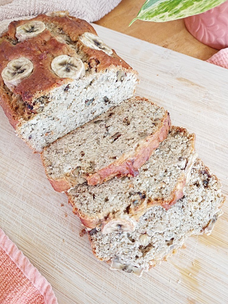 This one's for my GFFs (gluten free folks), a banana bread recipe so easy and delicious, I can promise it's just like the real deal. Because while I am not gluten free, if I did a blind taste test, I would never have guessed this was gluten free banana bread. Needless to say, on my first attempt, I was blown away.