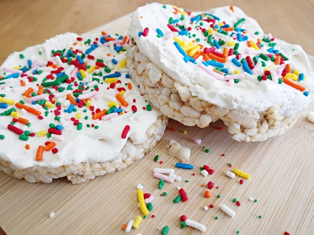 Birthday cake rice cake snack - A low calorie sweet treat