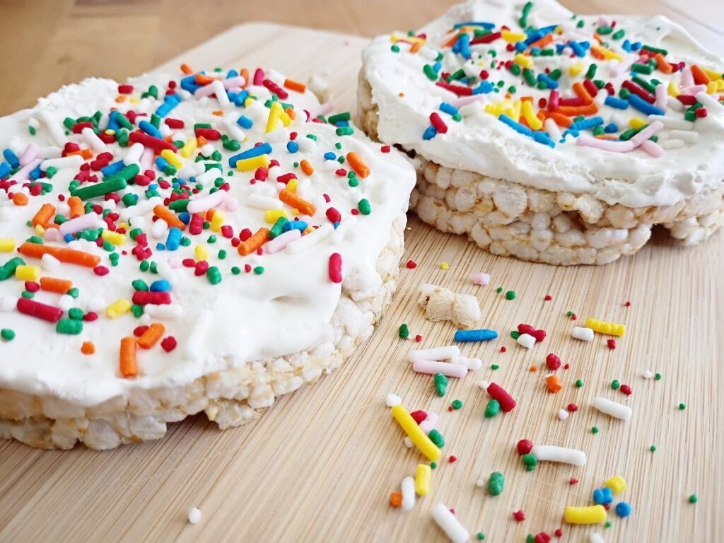 Birthday cake rice cake snack - A low calorie sweet treat