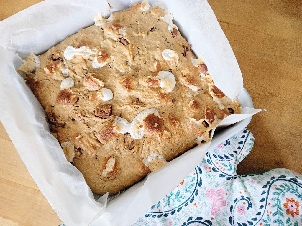 Banana S’mores Peanut Butter Cup Bars
