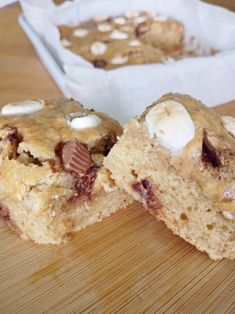Banana S’mores Peanut Butter Cup Bars